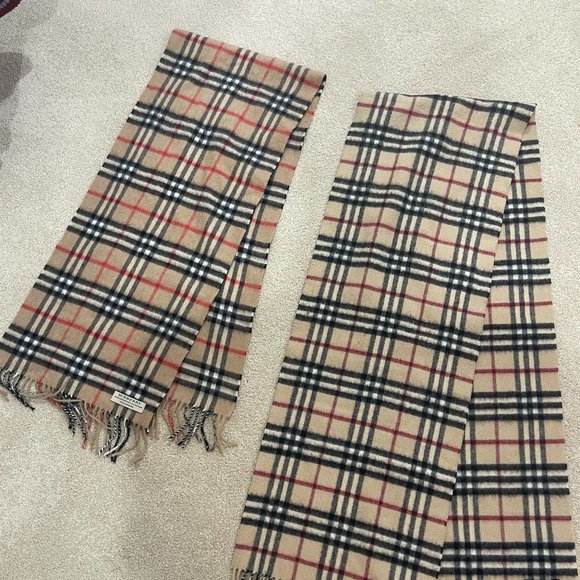 Burberry Traditional Checkered 100% Cashmere Medium Beige Scarf - Picture 11 of 11